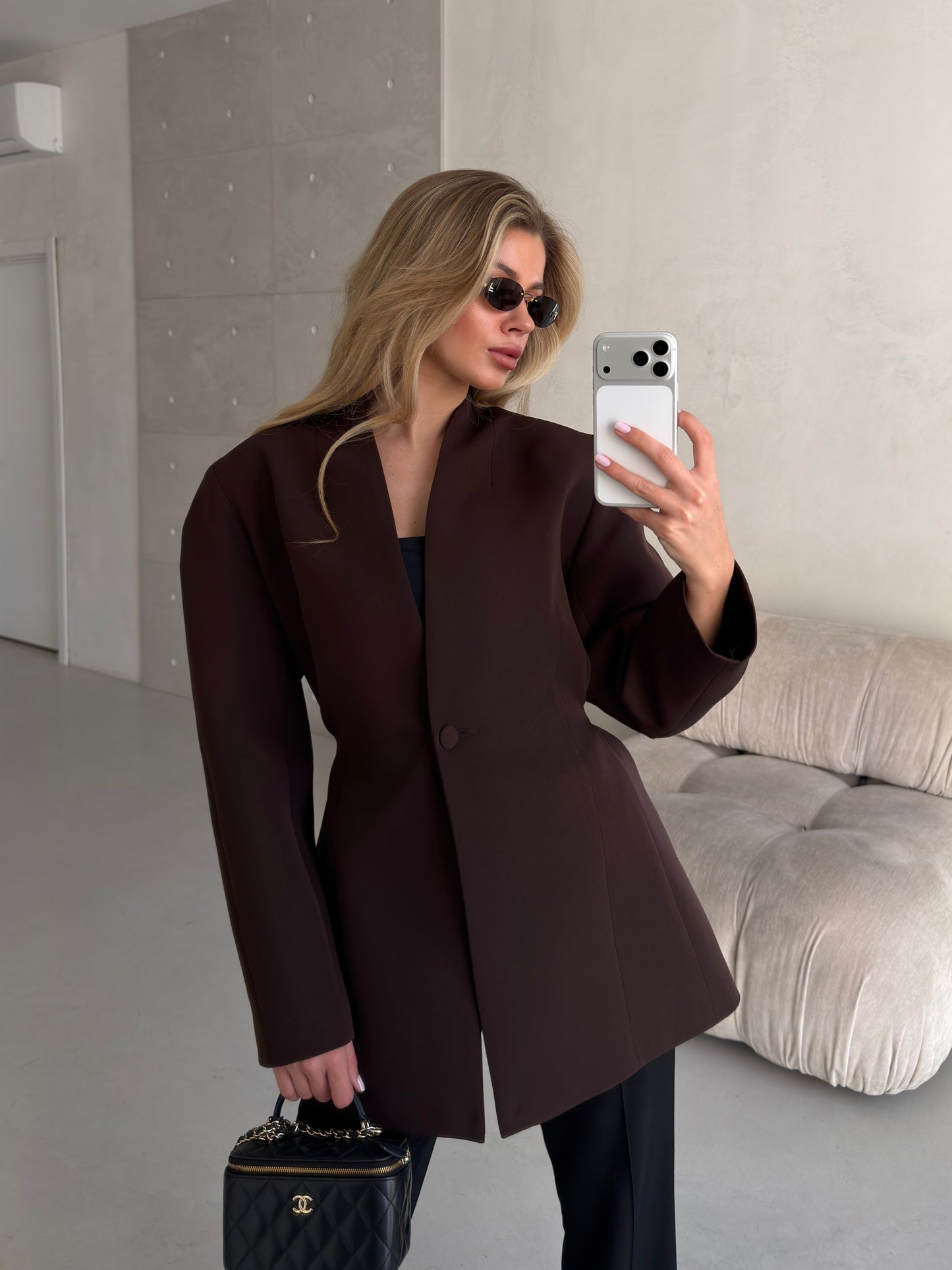 Elegant V-Neck Hourglass Blazer – Tailored Slim Fit Suit Jacket