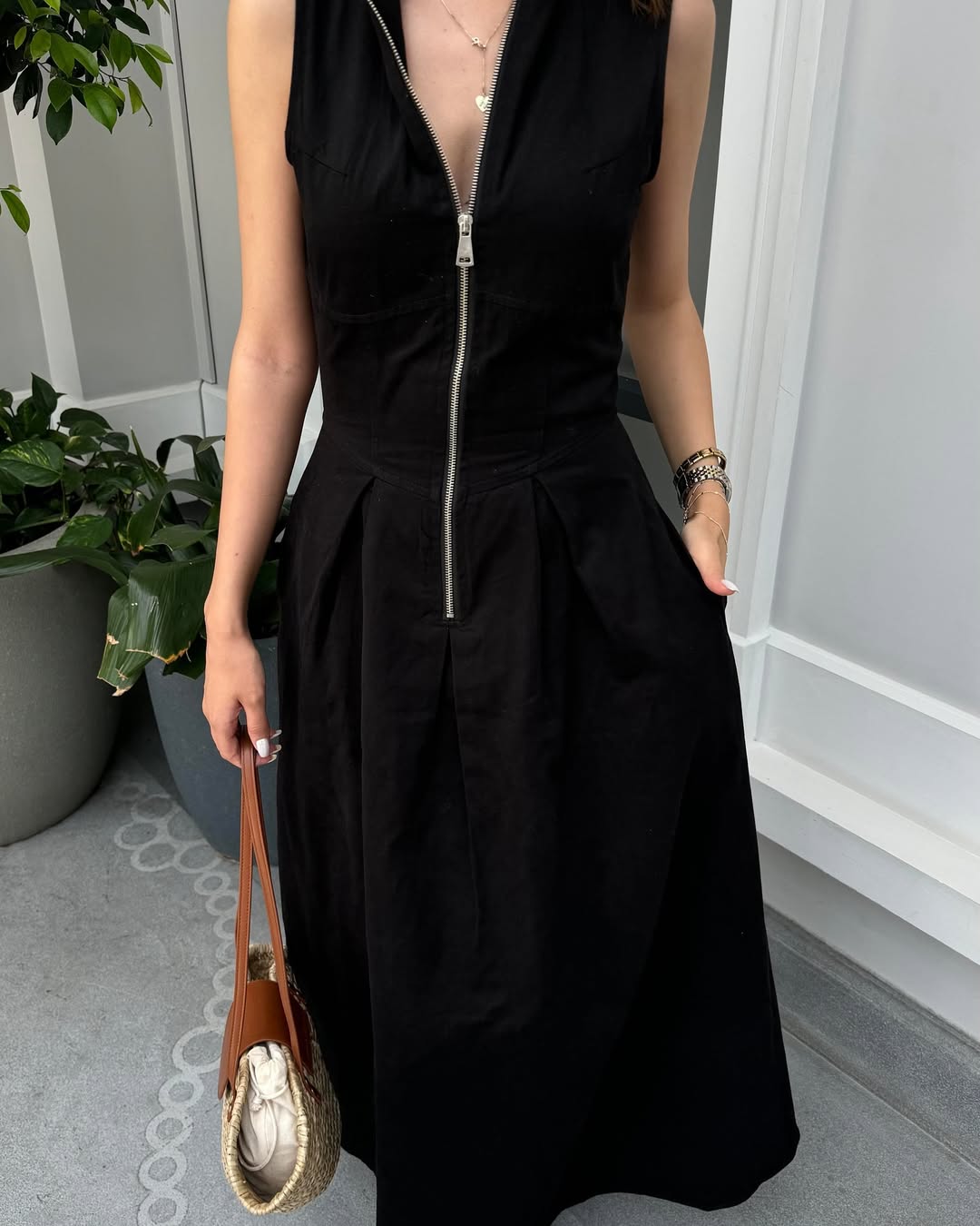 Minimalist Sleeveless Zip Closure Midi Dress