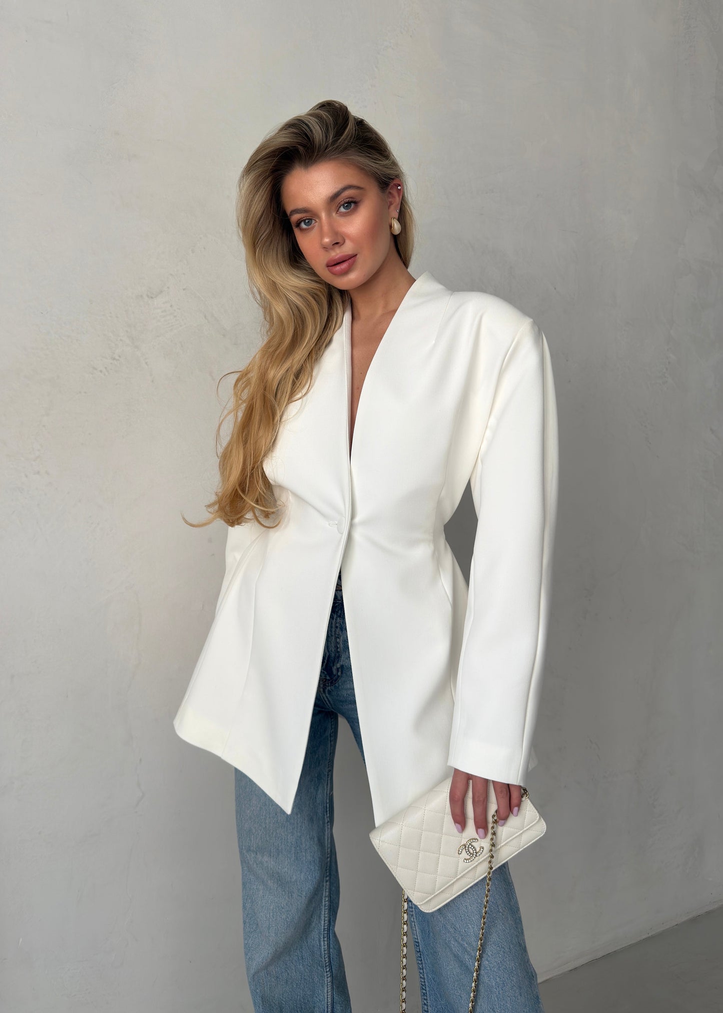 Elegant V-Neck Hourglass Blazer – Tailored Slim Fit Suit Jacket