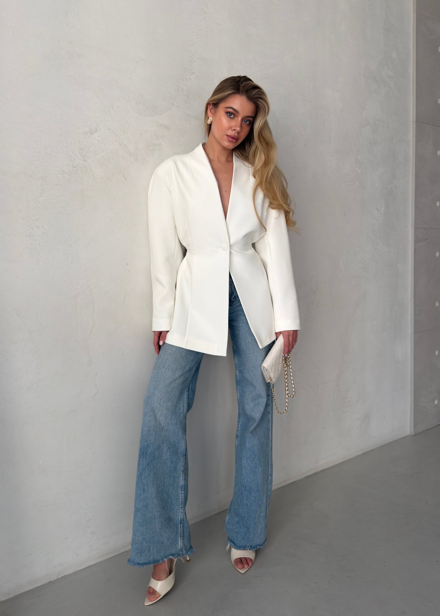 Elegant V-Neck Hourglass Blazer – Tailored Slim Fit Suit Jacket