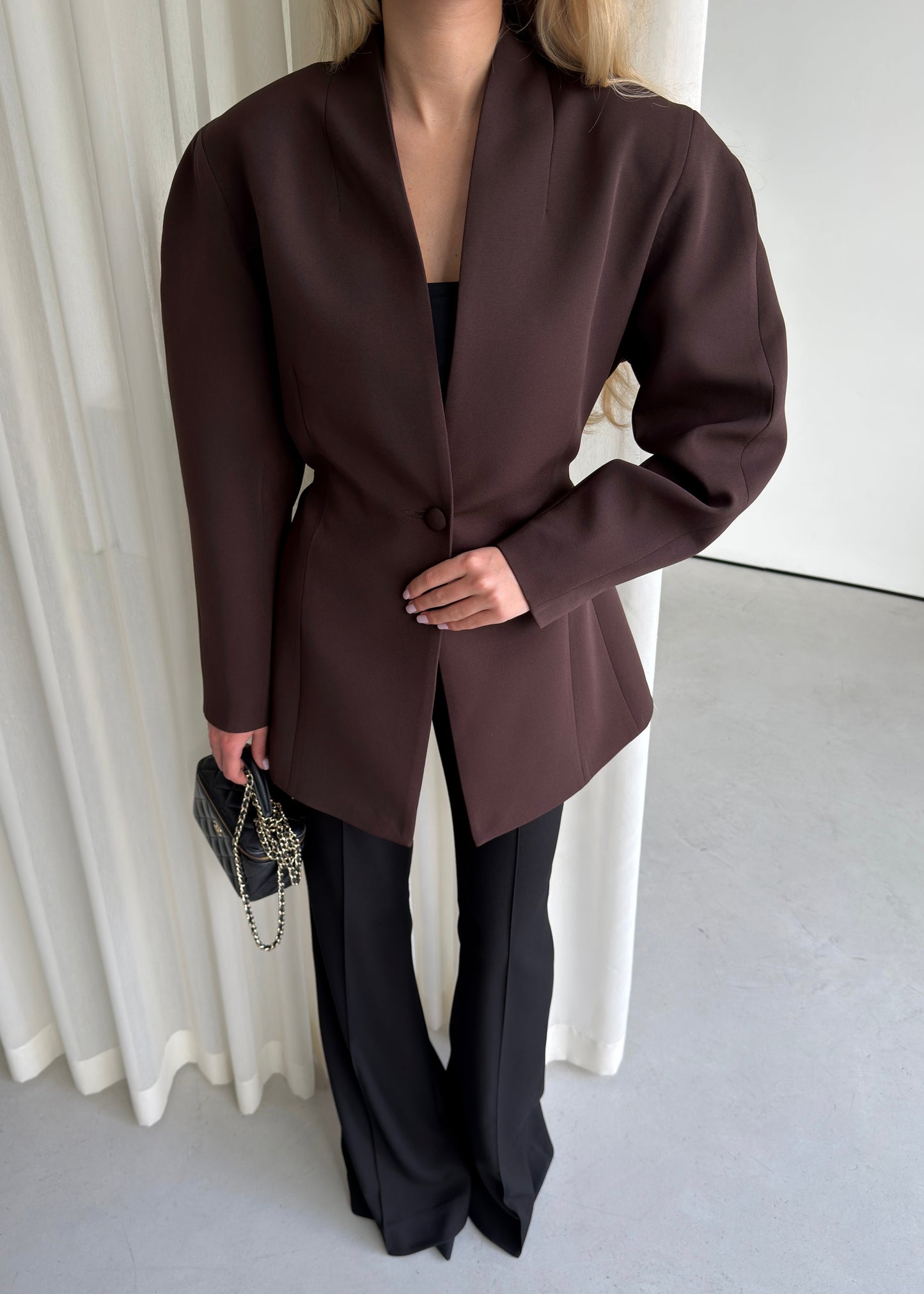 Elegant V-Neck Hourglass Blazer – Tailored Slim Fit Suit Jacket