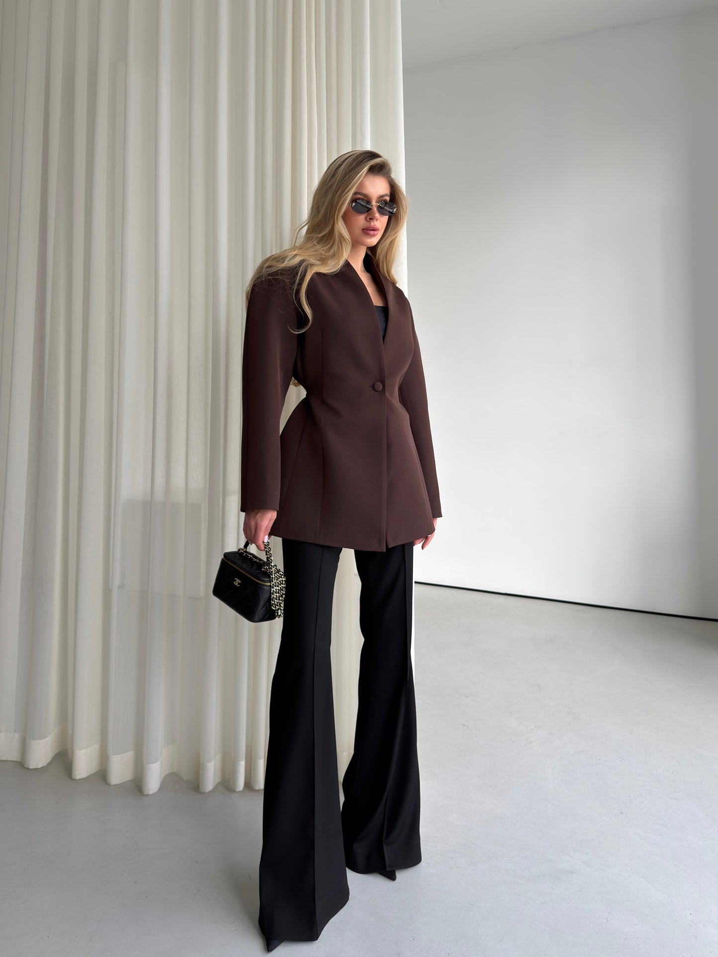 Elegant V-Neck Hourglass Blazer – Tailored Slim Fit Suit Jacket