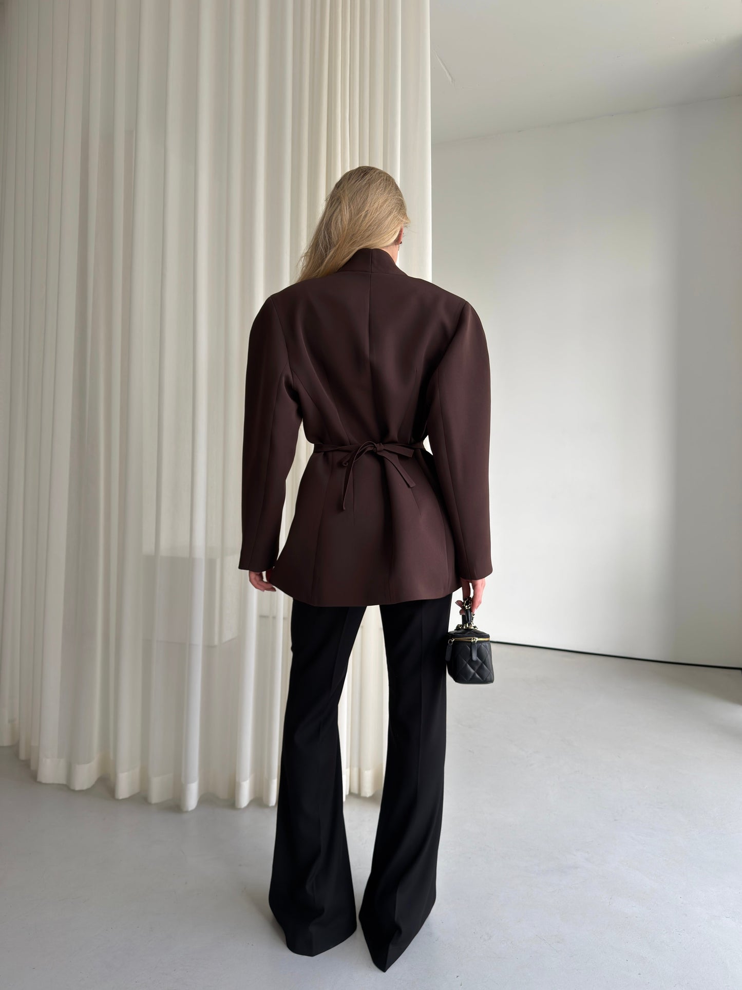 Elegant V-Neck Hourglass Blazer – Tailored Slim Fit Suit Jacket